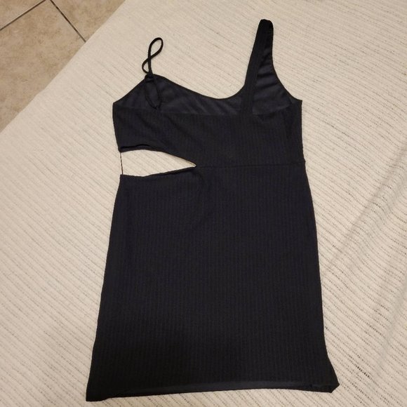 NWOT side cut out mini dress by Sopie Rue - Picture 7 of 7